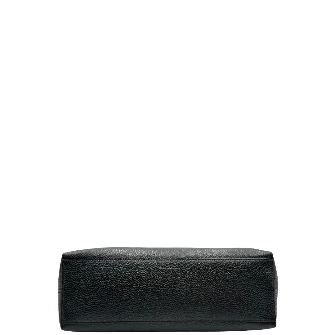 Borsa Valentino Garavani in pelle nera con parti metalliche dorate, impreziosita da borchie piramidali sulle finiture superiori; munita di doppi manici, di lusso, originale, ottimo stato.