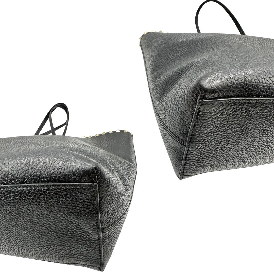 Borsa Valentino Garavani in pelle nera con parti metalliche dorate, impreziosita da borchie piramidali sulle finiture superiori; munita di doppi manici, di lusso, originale, ottimo stato.