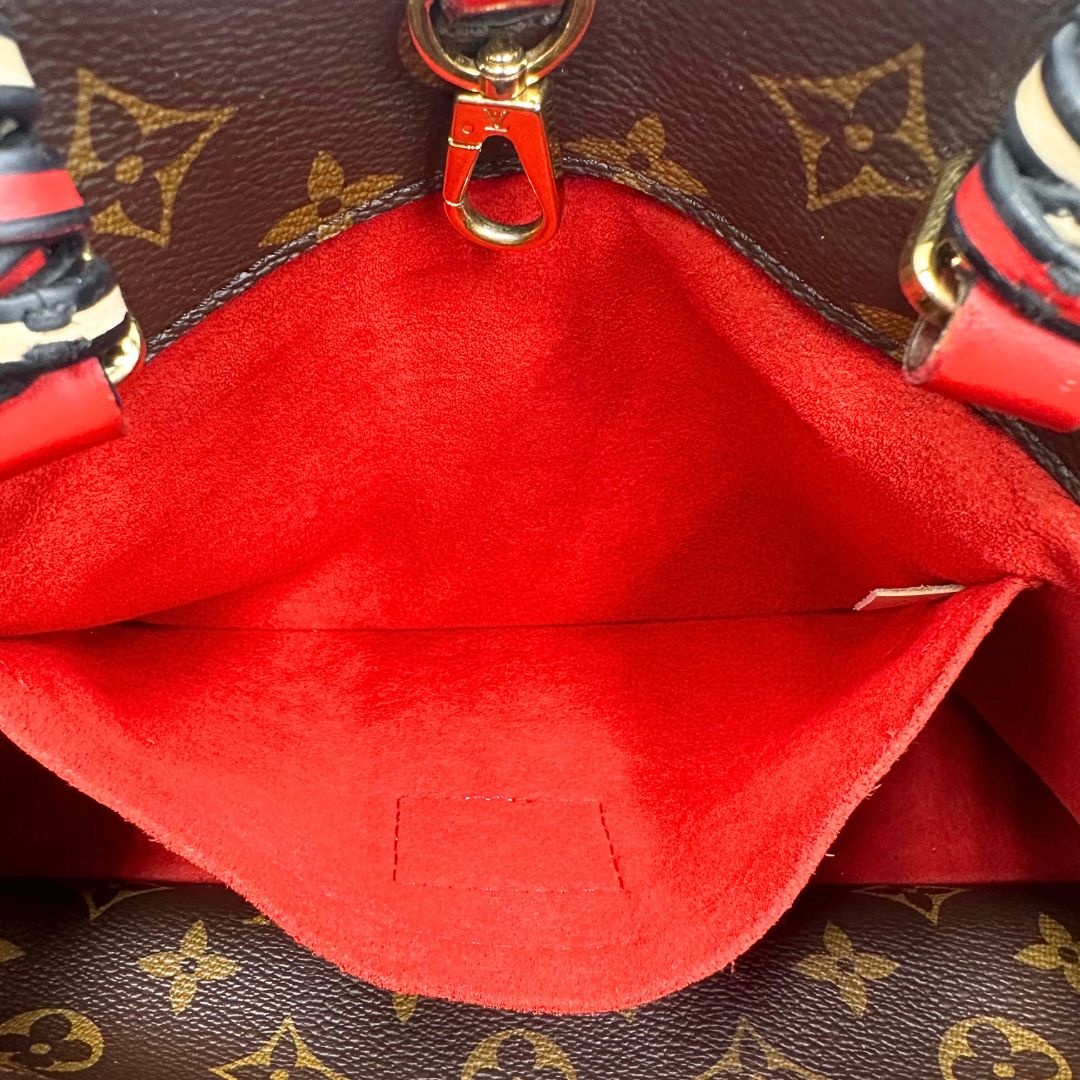 interno Borsa Louis Vuitton in canvas marrone monogram con finiture in pelle multicolore e parti metalliche dorate; munita di doppi manici intrecciati e una tracolla amovibile. Completa di lucchetto e chiavi, di lusso, originale, ottime condizioni. 