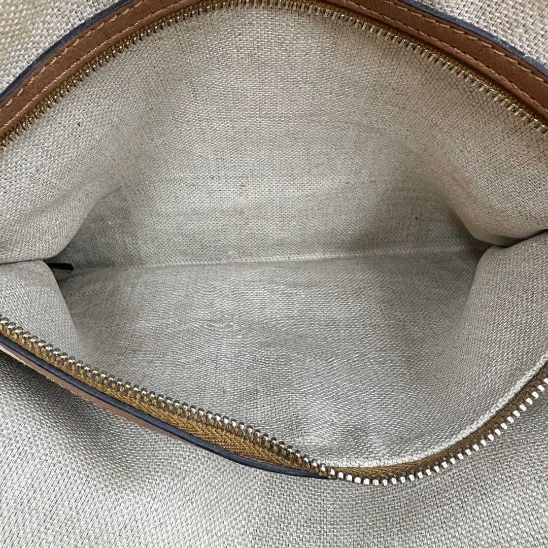 interno Borsa Gucci in tessuto GG monogram con finiture in pelle marroni e parti metalliche dorate; munita di doppi manici, da portare a spalla, di lusso, originale, ottime condizioni. 