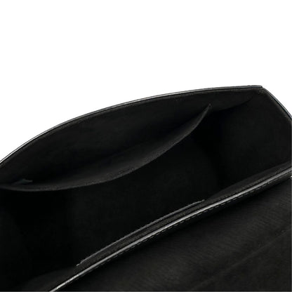 interno Borsa Louis Vuitton in pelle Epi nera con parti metalliche argentate, munita di una tracolla scorrevole in catena e spallaccio in pelle. Rifinita con logo LV in metallo sul front. Completa di corredo, di lusso, originale, ottime condizioni, usata. 