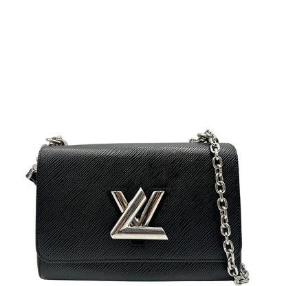 front Borsa Louis Vuitton in pelle Epi nera con parti metalliche argentate, munita di una tracolla scorrevole in catena e spallaccio in pelle. Rifinita con logo LV in metallo sul front. Completa di corredo, di lusso, originale, ottime condizioni, usata. 