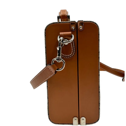 lato Valigia rigida Gucci in canvas GG Supreme monogram con finiture in pelle marroni e parti metalliche argentate; munita di un manico singolo e una tracolla amovibile e regolabile. Completa di corredo, di lusso, originale, eccellenti condizioni.  