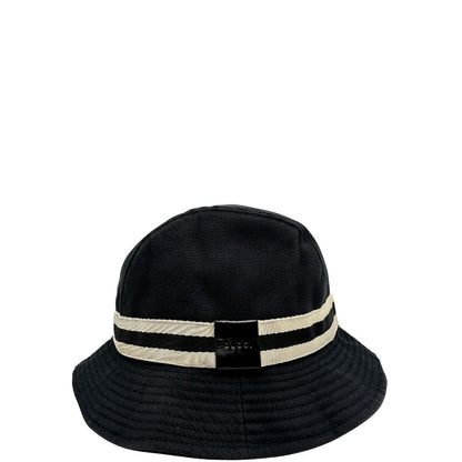 Cappello Gucci nero impreziosito da un nastro bicolore, di lusso, originale, ottime condizioni.