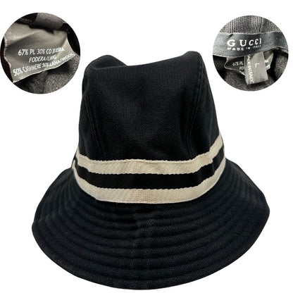 Cappello Gucci nero impreziosito da un nastro bicolore, di lusso, originale, ottime condizioni.