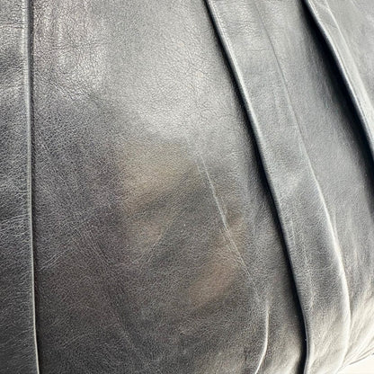 segno di utilizzo  Borsa Gucci in pelle nera con parti metalliche dorate; munita di doppi manici e una tracolla amovibile. Completa di dustbag, di lusso, originale, ottime condizioni. 