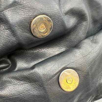 chiusura  Borsa Gucci in pelle nera con parti metalliche dorate; munita di doppi manici e una tracolla amovibile. Completa di dustbag, di lusso, originale, ottime condizioni. 