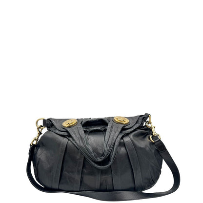 retro  Borsa Gucci in pelle nera con parti metalliche dorate; munita di doppi manici e una tracolla amovibile. Completa di dustbag, di lusso, originale, ottime condizioni. 