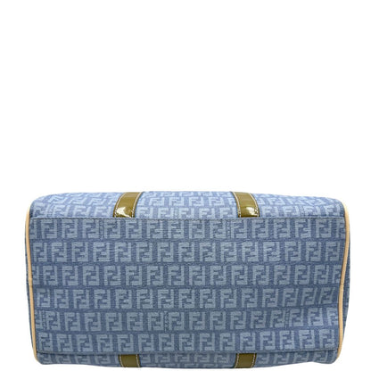 base Borsa Fendi in canvas color denim trama Zucchino, finiture in pelle verniciata verde e parti metalliche dorate; munita di doppi manici stondati. Completa di dustbag, lucchetto e chiavi, di lusso, originale, ottime condizioni. 