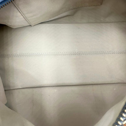 interno Borsa Fendi in canvas color denim trama Zucchino, finiture in pelle verniciata verde e parti metalliche dorate; munita di doppi manici stondati. Completa di dustbag, lucchetto e chiavi, di lusso, originale, ottime condizioni. 