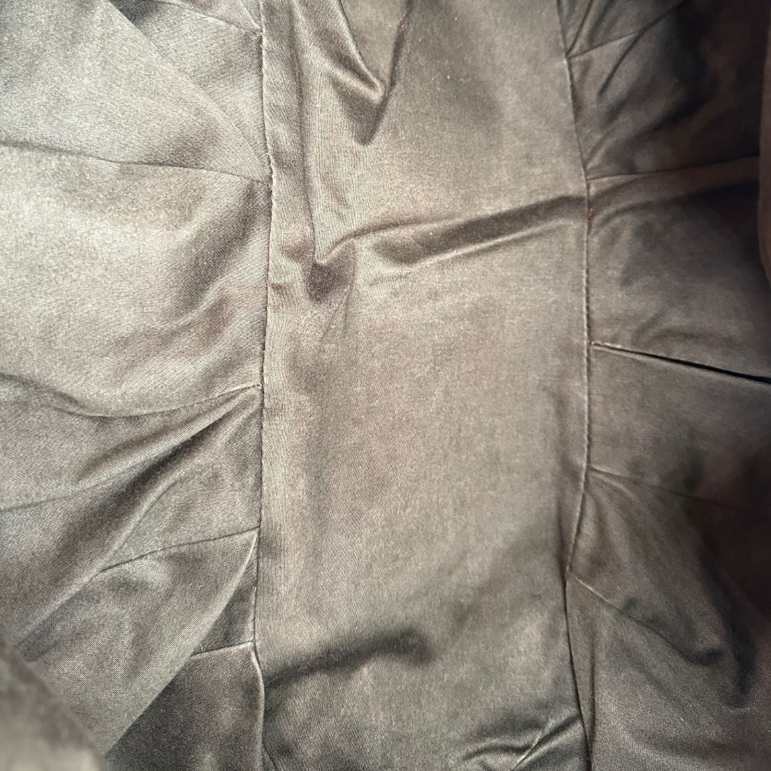 interni Borsa Miu Miu in pelle color cammello con parti metalliche dorate; munita di un manico singolo e una tracolla amovibile, di lusso, usata, originale, ottime condizioni. 