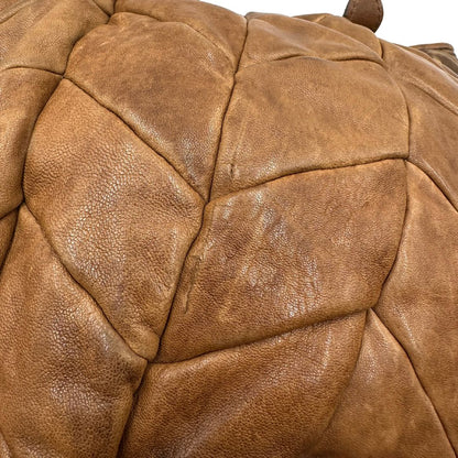 segni di usura Borsa Miu Miu in pelle color cammello con parti metalliche dorate; munita di un manico singolo e una tracolla amovibile, di lusso, usata, originale, ottime condizioni. 