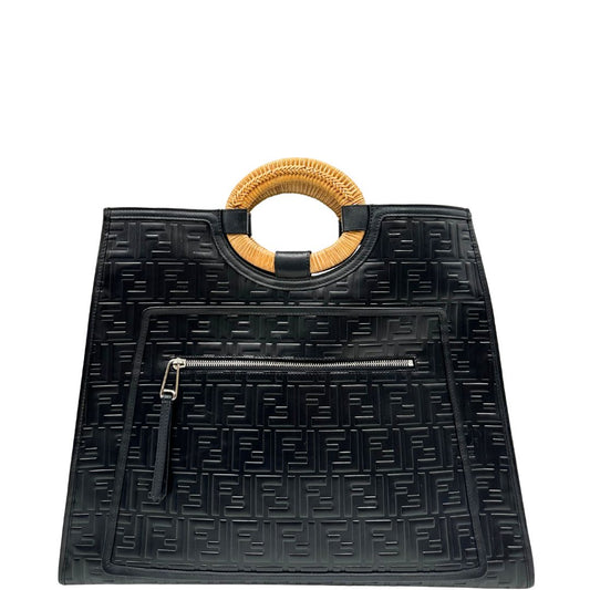 front Borsa Fendi in pelle nera con trama Zucca e parti metalliche argentate; munita di doppi manici in vimini. Completa di dustbag, di lusso, originale, ottime condizioni. 