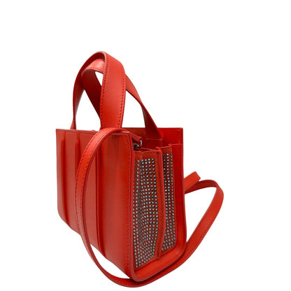 lato  Borsa Max Mara in pelle rossa con parti metalliche argentate; impreziosita da strass lungo i laterali e munita di doppi manici fissi e due manici lunghi amovibili, di lusso, originale, ottime condizioni. 