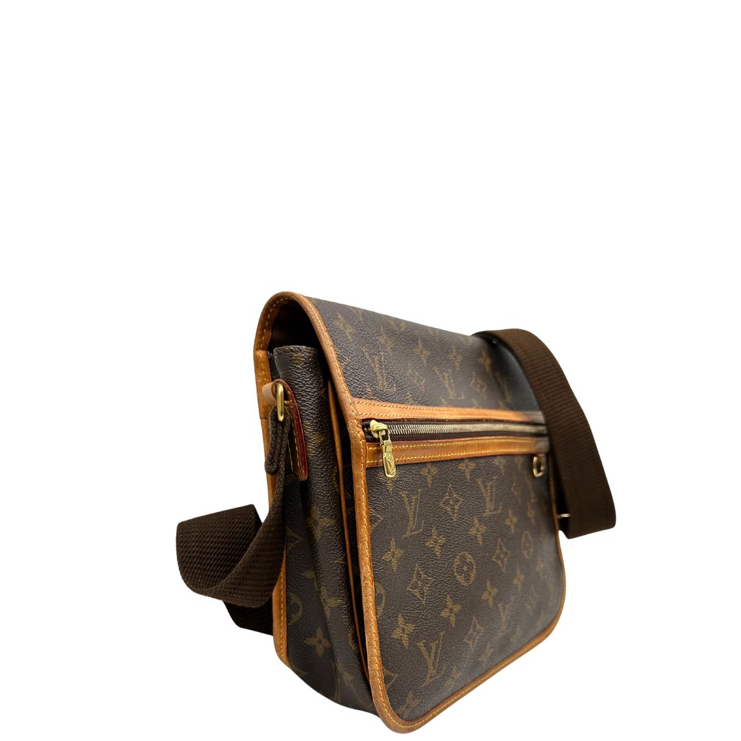 lato Borsa Messenger Bosphore Louis Vuitton in canvas marrone monogram con finiture in vacchetta naturale, tracolla in tessuto regolabile e parti metalliche dorate, di lusso, originale, usata. 