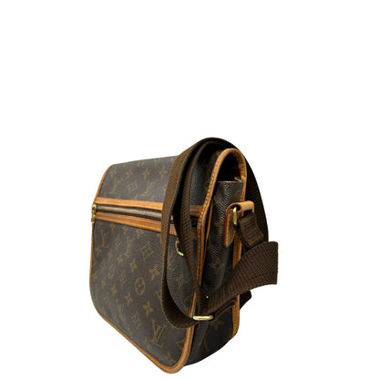 lato Borsa Messenger Bosphore Louis Vuitton in canvas marrone monogram con finiture in vacchetta naturale, tracolla in tessuto regolabile e parti metalliche dorate, di lusso, originale, usata.