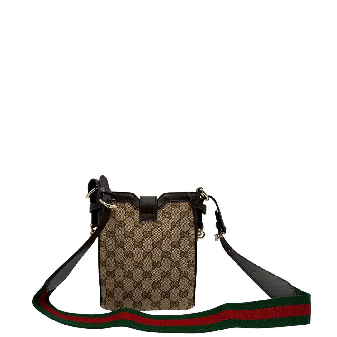 Retro Borsa Gucci in tessuto GG monogram beige con finiture in pelle marroni testa di moro e parti metalliche dorate, munita di una tracolla in tessuto Web verde e rosso. Completa di dustbag. Originale, usata, di lusso, in ottime condizioni
