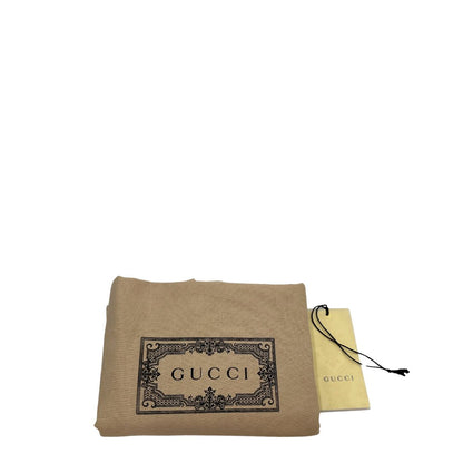 Dustbag Zaino Gucci in canvas blu e bianco monogram con parti metalliche dorate; munito di un manico e doppie bretelle con iconica trama Web blu e rossa. Completo di dustbag. Originale, usata, di lusso, in condizioni eccellenti.