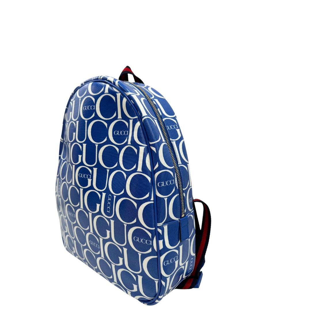  Laterali Zaino Gucci in canvas blu e bianco monogram con parti metalliche dorate; munito di un manico e doppie bretelle con iconica trama Web blu e rossa. Completo di dustbag. Originale, usata, di lusso, in condizioni eccellenti.