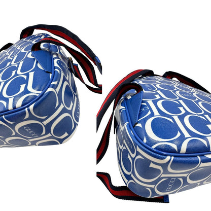 Angoli Zaino Gucci in canvas blu e bianco monogram con parti metalliche dorate; munito di un manico e doppie bretelle con iconica trama Web blu e rossa. Completo di dustbag. Originale, usata, di lusso, in condizioni eccellenti.
