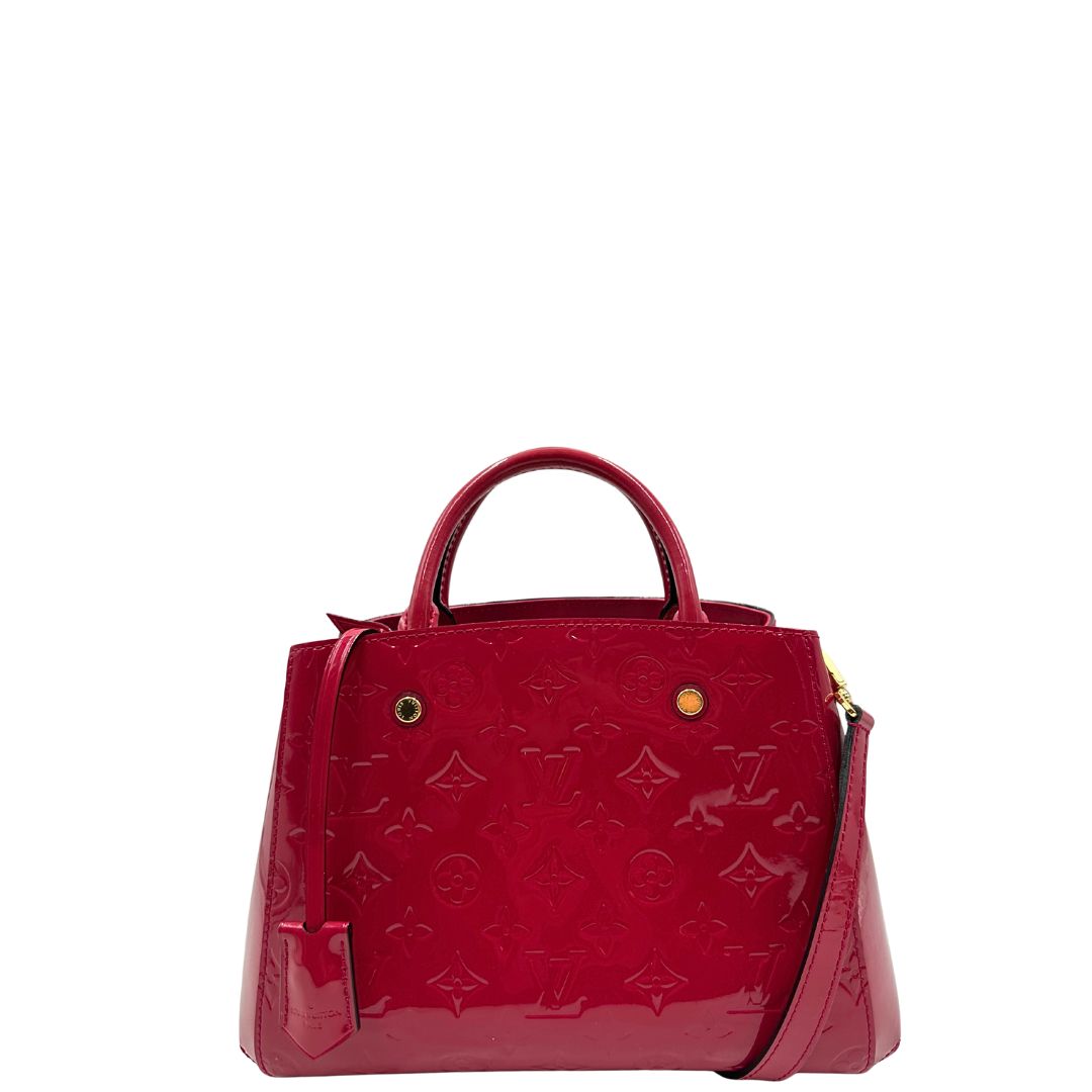 front Borsa Louis Vuitton in pelle vernis monogram color rosso fragola e parti metalliche dorate; munita di doppi manici stondati, una tracolla amovibile e una clochette portachiavi, di lusso, originale, ottime condizioni, usata. 