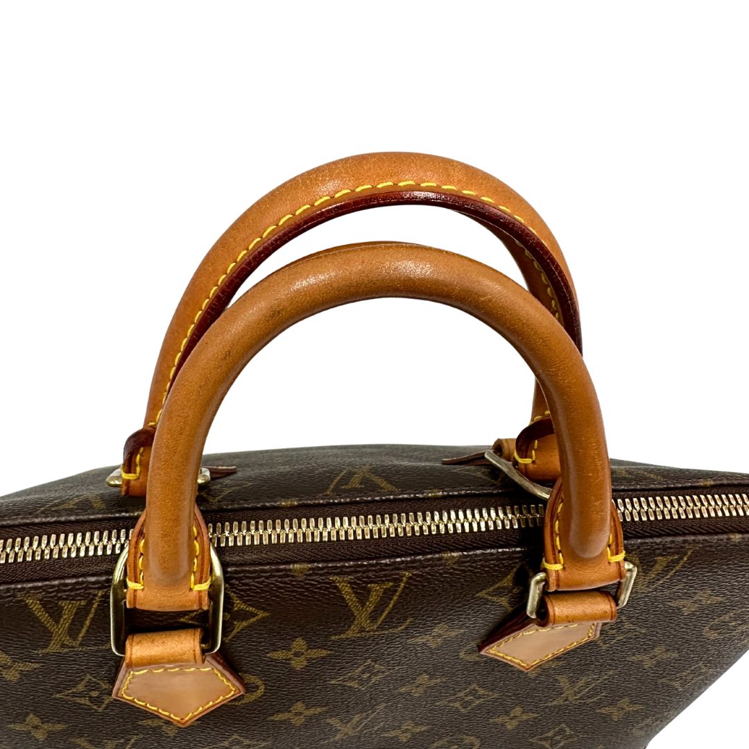 manici Borsa Louis Vuitton in canvas marrone monogram con finiture in vacchetta naturale e parti metalliche dorate; munita di doppi manici stondati, da portare a mano. Completa di chiavi e lucchetto, di lusso, originale, ottime condizioni. 