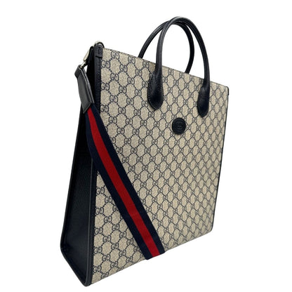  Borsa Gucci in canvas GG monogram beige con finiture in pelle blu e parti metalliche argentate; munita di doppi manici stondati e una tracolla in tessuto Gucci Web blu e rossa, amovibile e regolabile. Completa di dustbag, di lusso, originale, eccellenti condizioni, usata.