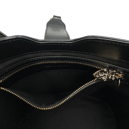 interno Mini bucket Gucci in pelle nera con parti metalliche dorate; munito di una tracolla in tessuto Web verde e rossa. Completo di dustbag, di lusso, eccellenti condizioni, originale, usato. 