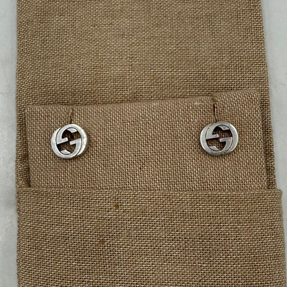 Orecchini Gucci in argento 925 con logo GG. Completi di corredo, di lusso, originale, ottime condizioni.