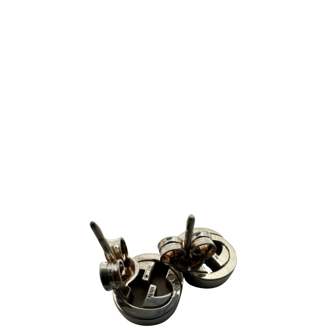 Orecchini Gucci in argento 925 con logo GG. Completi di corredo, di lusso, originale, ottime condizioni.