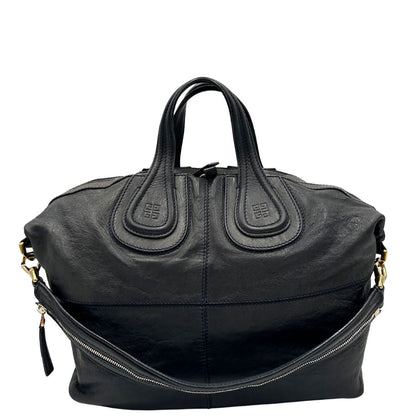 Front di una Borsa Givenchy Nightingale in pelle blu notte e parti metalliche dorate. Munita di doppi manici e tracolla una amovibile arricchita da una cerniera decorativa. Indossabile a mano o a tracolla. Originale, usata, di lusso, in ottime condizioni