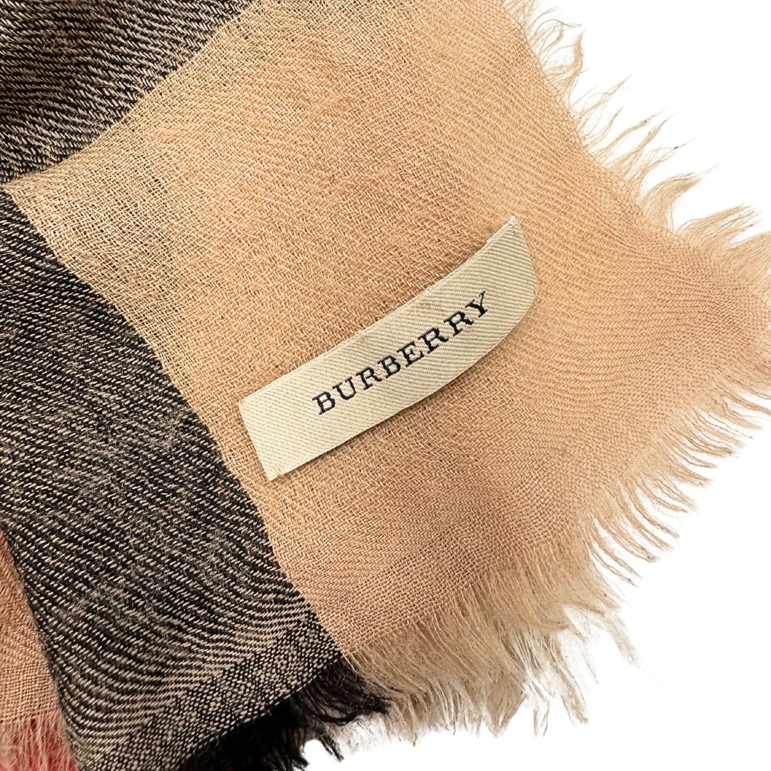 Scialle Burberry 100% lana trama tartan sui toni del beige, di lusso, originale, ottime condizioni.