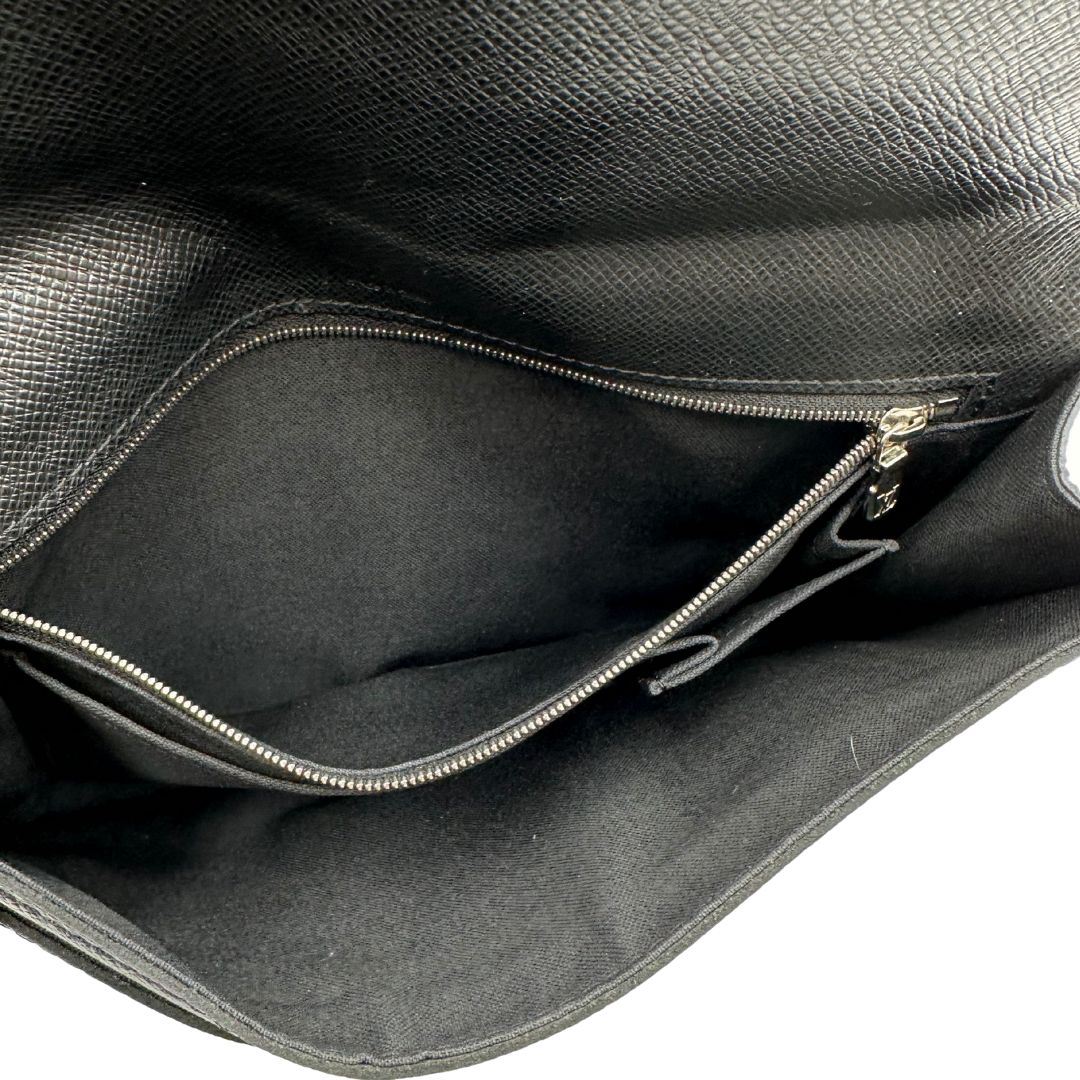 Pochette Taiga Beraia Louis Vuitton