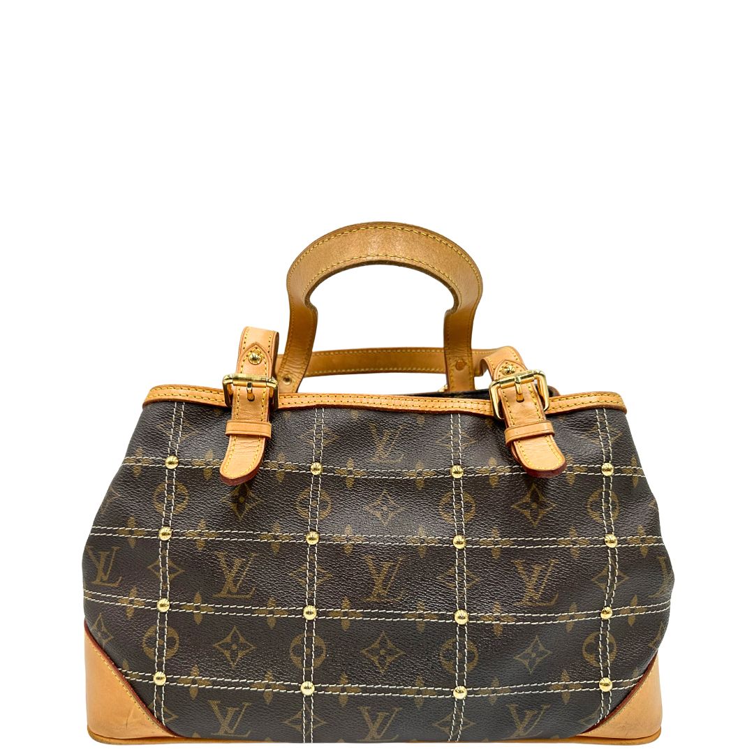 Retro di una borsa Louis Vuitton in canvas marrone monogram con cuciture decorative e finiture in vacchetta naturale. Parti metalliche dorate; munita di doppi manici, indossabile a spalla.