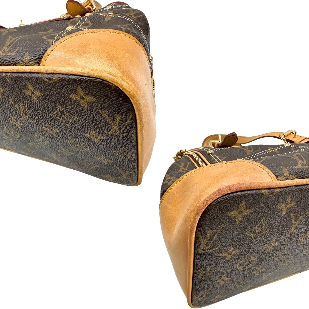 Angoli di una borsa Louis Vuitton in canvas marrone monogram con cuciture decorative e finiture in vacchetta naturale. Parti metalliche dorate; munita di doppi manici, indossabile a spalla.