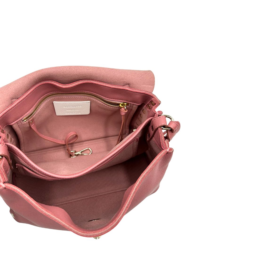 Interno di una Borsa Zanellato in pelle rosa con parti metalliche in oro chiaro munita di un manico singolo e una tracolla amovibile e regolabile. Originale, usata, di lusso, in ottime condizioni