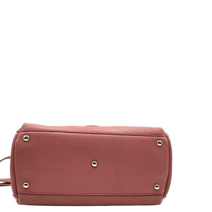 Base di una Borsa Zanellato in pelle rosa con parti metalliche in oro chiaro munita di un manico singolo e una tracolla amovibile e regolabile. Originale, usata, di lusso, in ottime condizioni