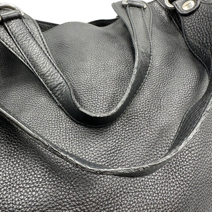 manici Borsa Gucci in pelle nera martellata con parti metalliche argentate; munita di doppi manici, indossabile a spalla, di lusso, originale, ottime condizioni.
