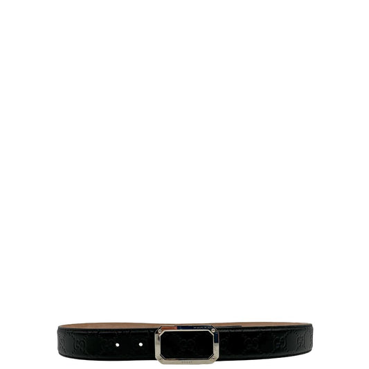 Cintura Gucci in pelle nera GG con parti metalliche argentate. Completa di sacchetto antipolvere, di lusso, originale, di lusso. 