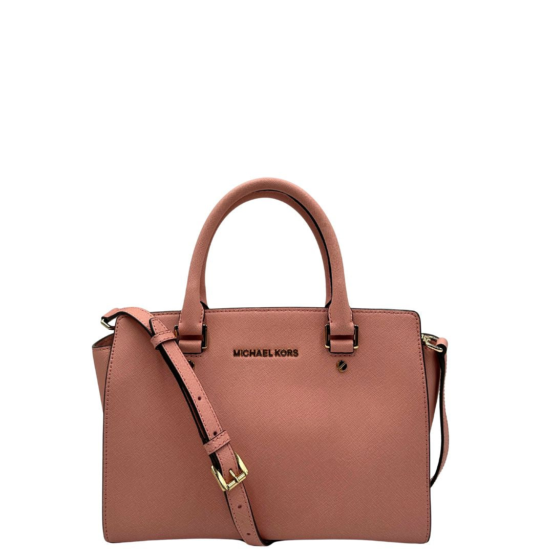 front  Borsa M.K. in pelle rosa con parti metalliche dorate; munita di doppi manici stondati e una tracolla amovibile e regolabile, di lusso,originale, usata. 