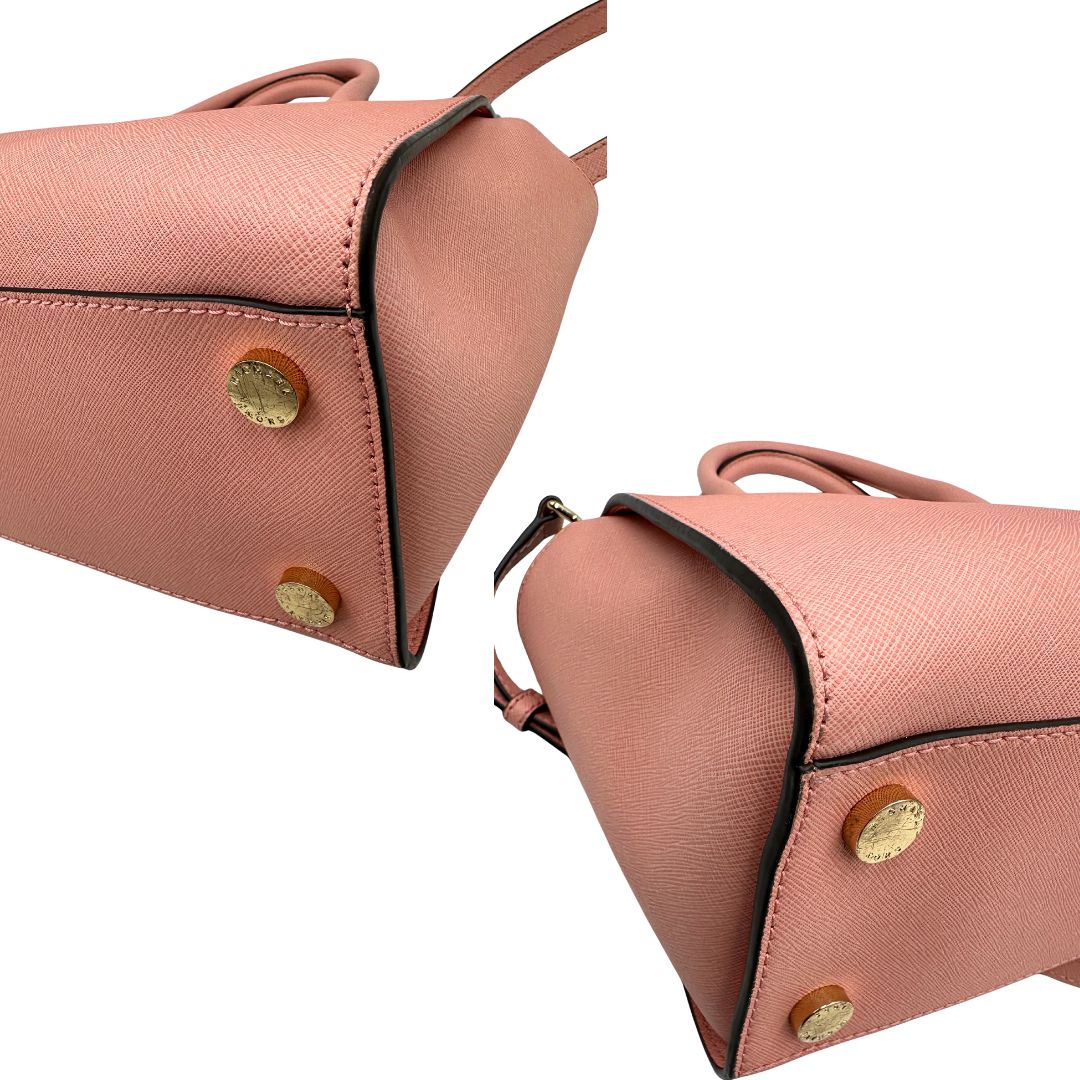 angoli  Borsa M.K. in pelle rosa con parti metalliche dorate; munita di doppi manici stondati e una tracolla amovibile e regolabile, di lusso,originale, usata.