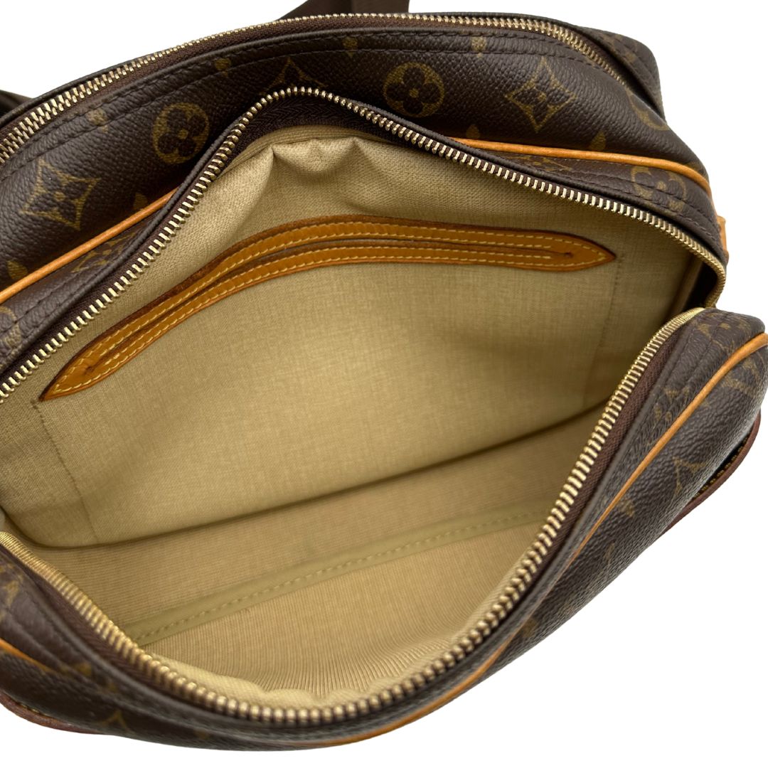 Reporter PM Louis Vuitton