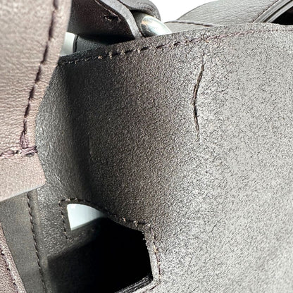 interno Borsa Orciani in pelle marrone con parti metalliche argentate; munita di un manico singolo e una tracolla regolabile. Completa di dustbag, di lusso, originale, ottime condizioni.