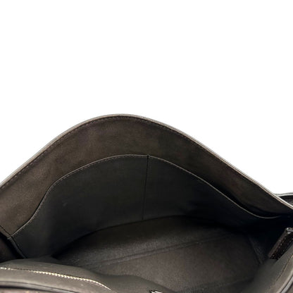 interno Borsa Orciani in pelle marrone con parti metalliche argentate; munita di un manico singolo e una tracolla regolabile. Completa di dustbag, di lusso, originale, ottime condizioni.