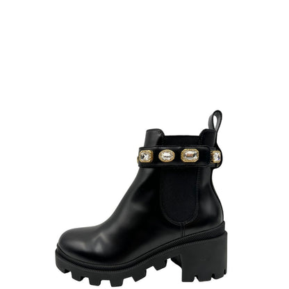 Stivaletti Gucci in pelle nera con inserti metallici dorati, zirconi e logo GG in metallo