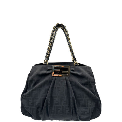 front Borsa Fendi in tessuto nero con trama Zucca con finiture in pelle tono su tono e parti metalliche dorate; munita di doppi manici in pelle e catena. Completa di dustbag, di lusso, originale, ottime condizioni, usata. 