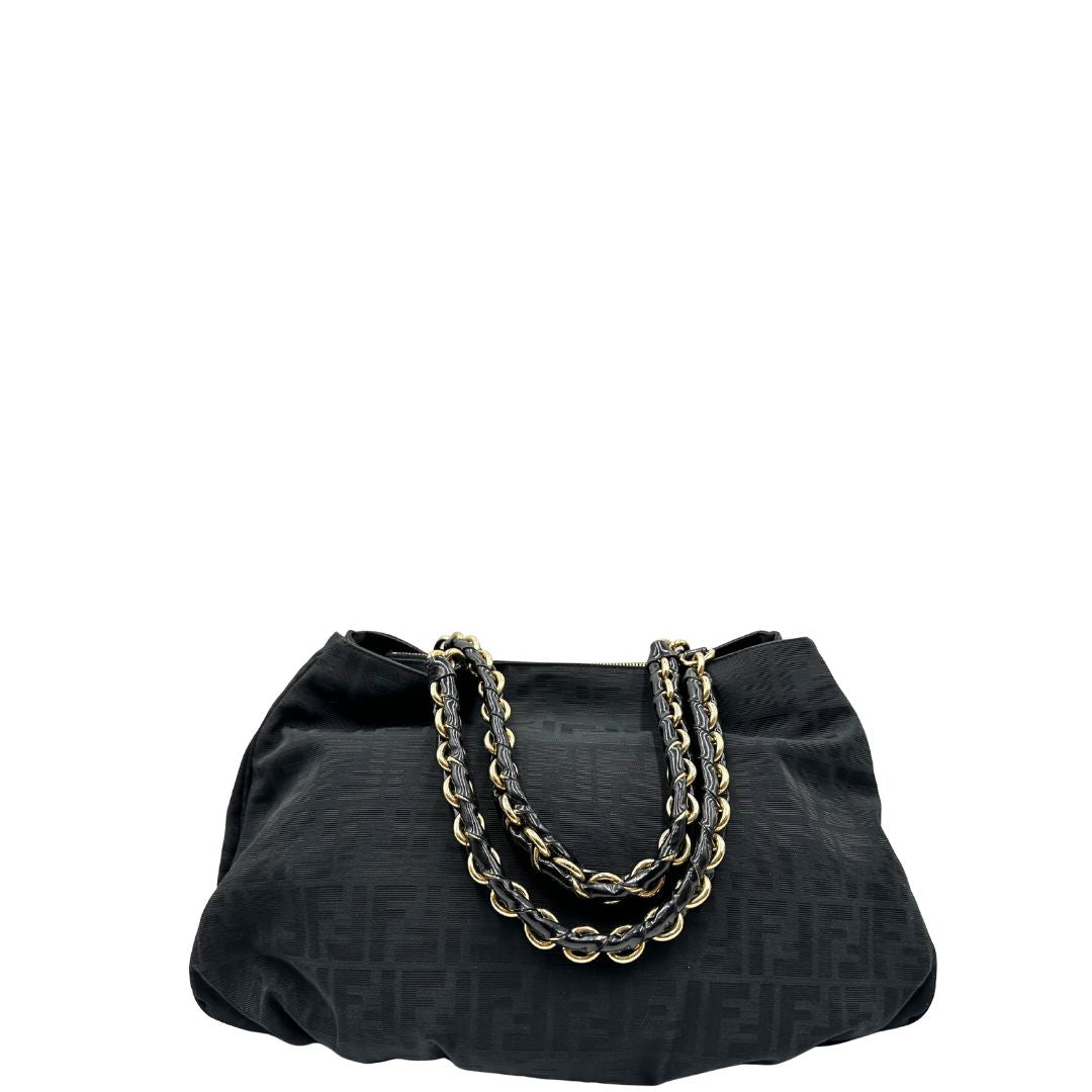 retro Borsa Fendi in tessuto nero con trama Zucca con finiture in pelle tono su tono e parti metalliche dorate; munita di doppi manici in pelle e catena. Completa di dustbag, di lusso, originale, ottime condizioni, usata.