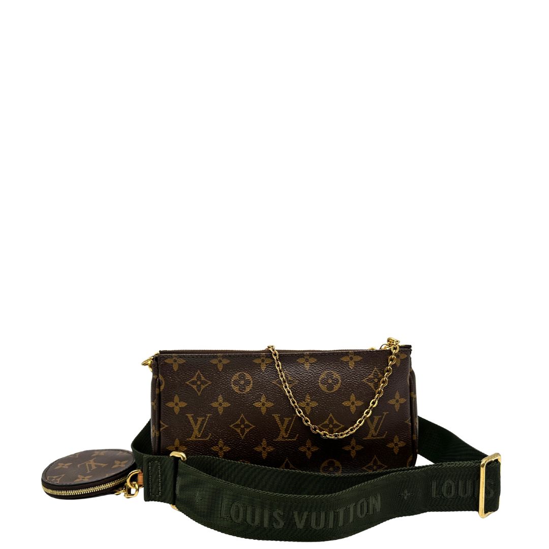 retro Iconica Multi Pochette Accessoires Louis Vuitton in canvas marrone monogram con dettagli in vacchetta naturale, manico in catena dorata e tracolla in tessuto Jacquard verde kaki. Dotata del classico mini portamonete rotondo, rimovibile, di lusso, originale, ottime condizioni. 