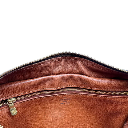 interno Borsa Louis Vuitton in canvas marrone monogram con finiture in vacchetta naturale e parti metalliche dorate; munita di una tracolla regolabile, di lusso, originale, ottime condizioni. 