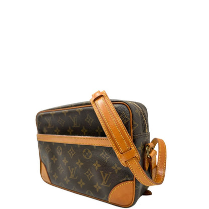 lato Borsa Louis Vuitton in canvas marrone monogram con finiture in vacchetta naturale e parti metalliche dorate; munita di una tracolla regolabile, di lusso, originale, ottime condizioni. 